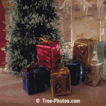 Christmas Presents Under The Christmas Tree | Tree+Christmas+Presents @ Tree-Pictures.com